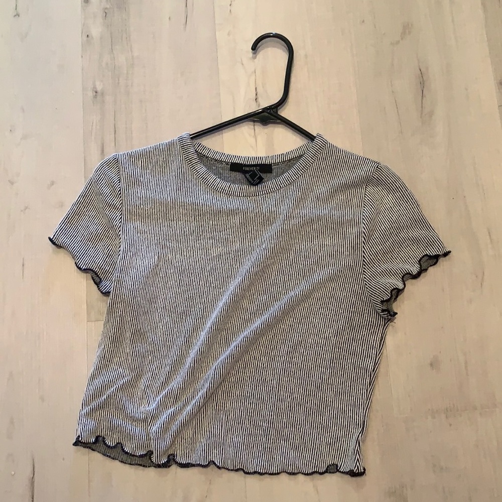 forever 21 size small striped top (black and white)